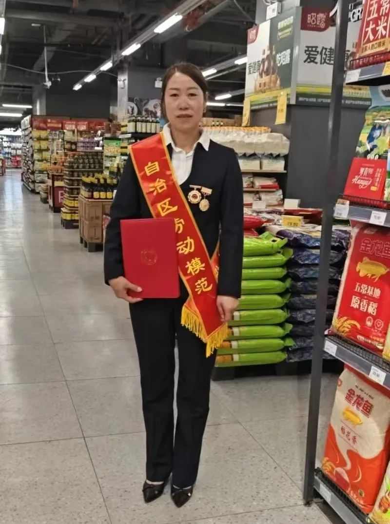 【家鄉(xiāng)好超市】五一國(guó)際勞動(dòng)節(jié)｜在家鄉(xiāng)好，“打工人”活成了教科書